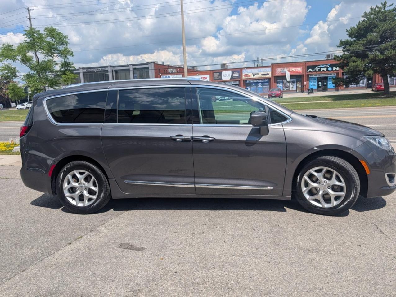 2018 Chrysler Pacifica TOURING L PLUS * PANORAMIC ROOF * NAVI * DVD'S * L Photo