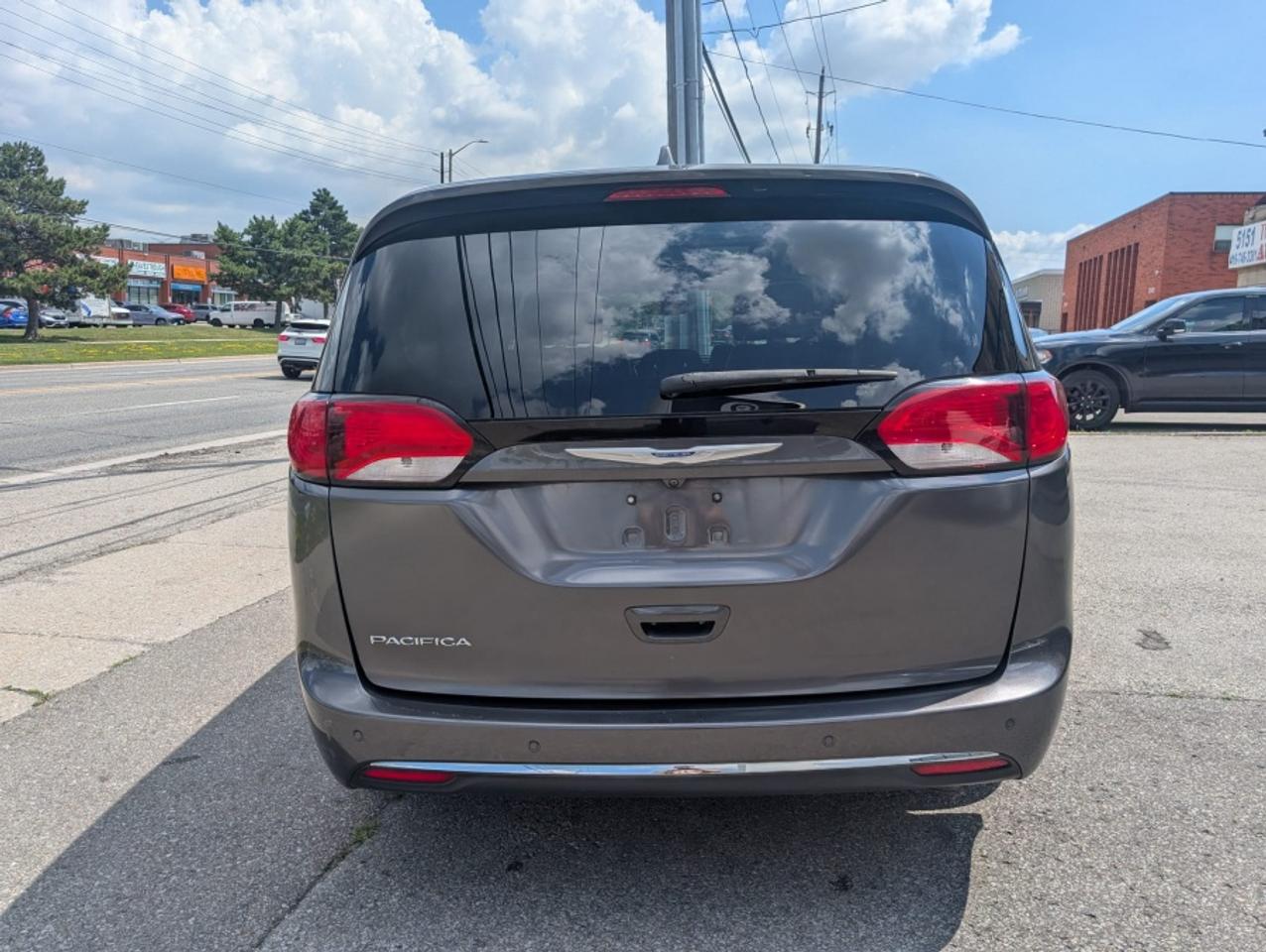 2018 Chrysler Pacifica TOURING L PLUS * PANORAMIC ROOF * NAVI * DVD'S * L Photo