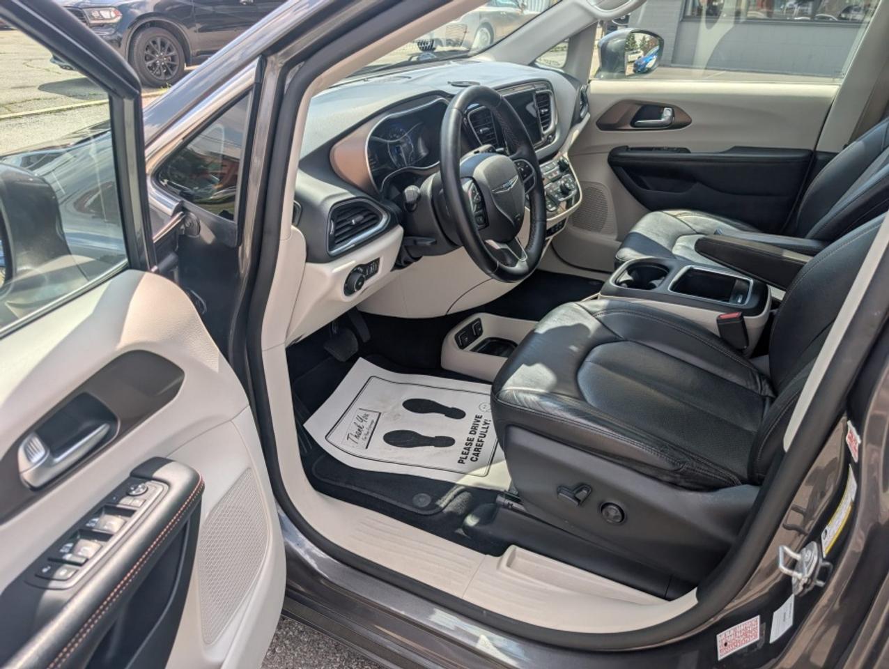 2018 Chrysler Pacifica TOURING L PLUS * PANORAMIC ROOF * NAVI * DVD'S * L - Photo #9