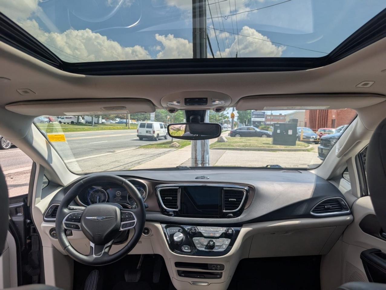 2018 Chrysler Pacifica TOURING L PLUS * PANORAMIC ROOF * NAVI * DVD'S * L - Photo #11