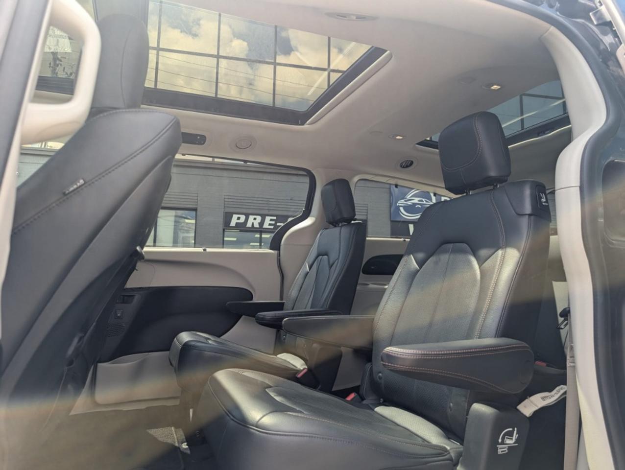 2018 Chrysler Pacifica TOURING L PLUS * PANORAMIC ROOF * NAVI * DVD'S * L Photo