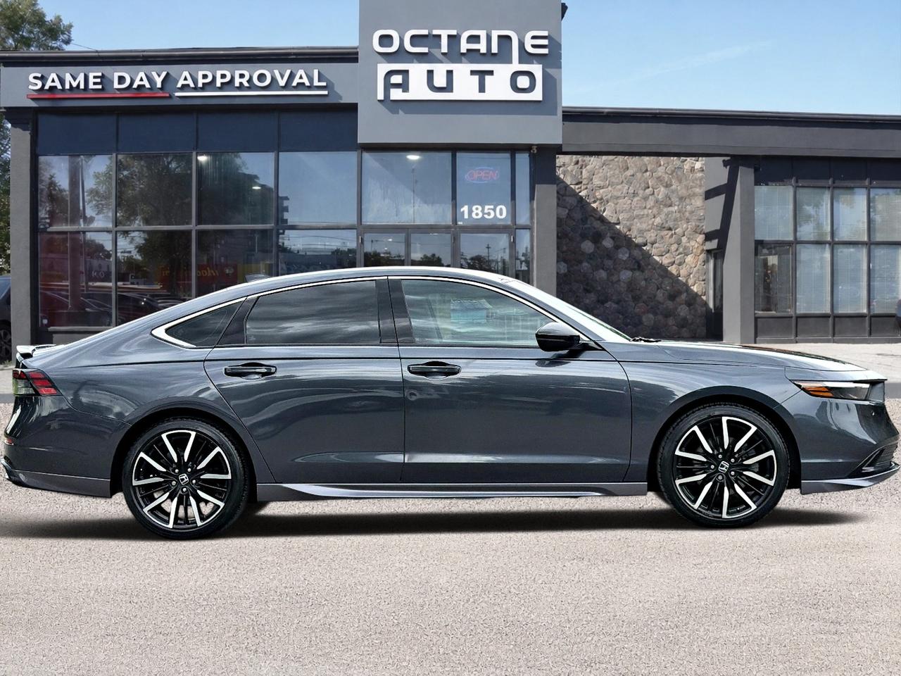 2023 Honda Accord Touring Photo3