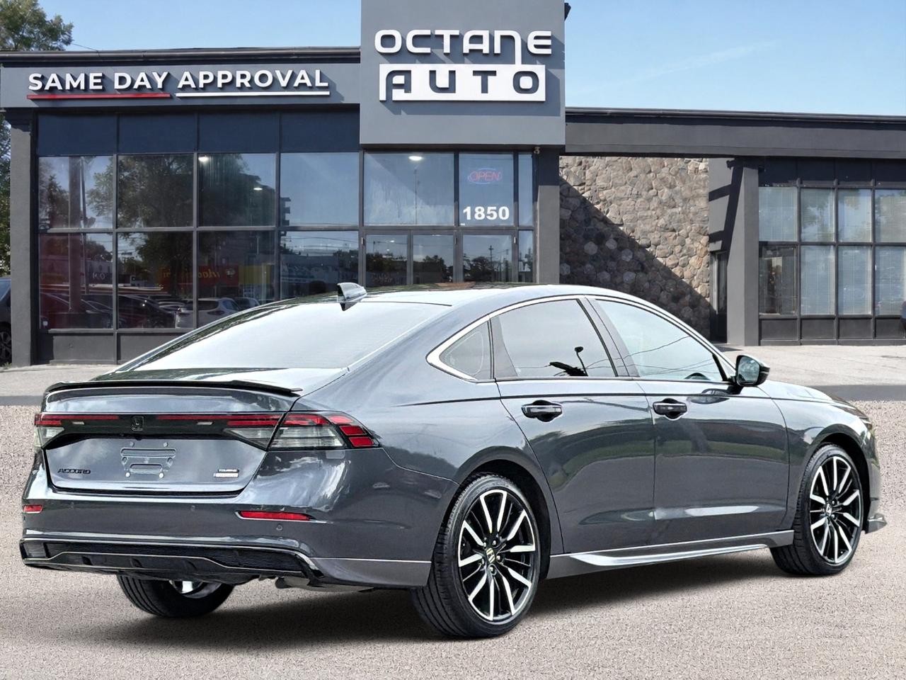 2023 Honda Accord Touring Photo4