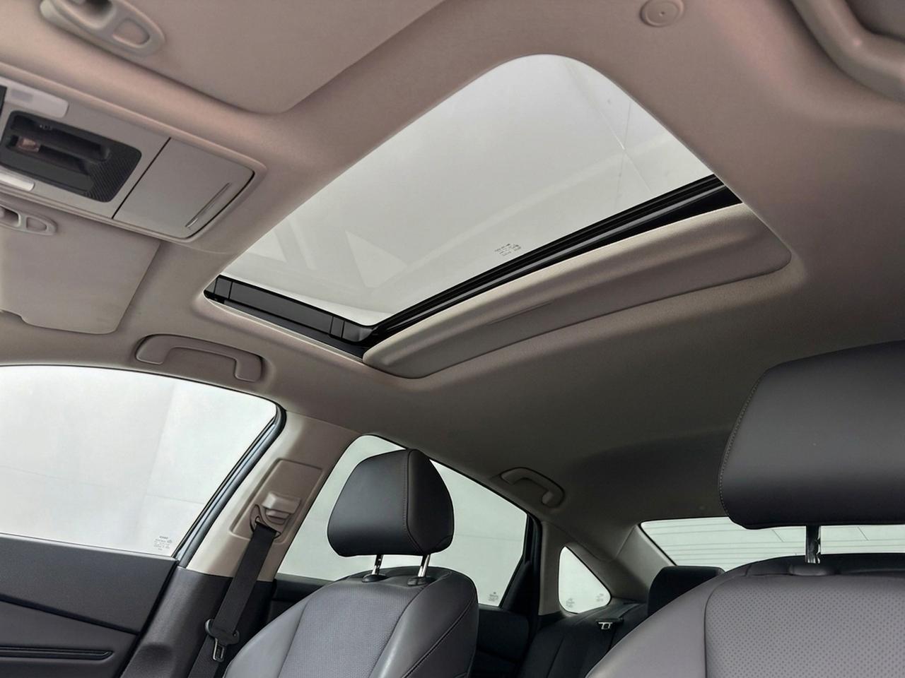 2023 Honda Accord Touring Photo