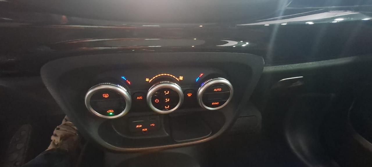 2014 Fiat 500 L 5dr HB Trekking,14 DEALER SERVICE RECORDS Photo
