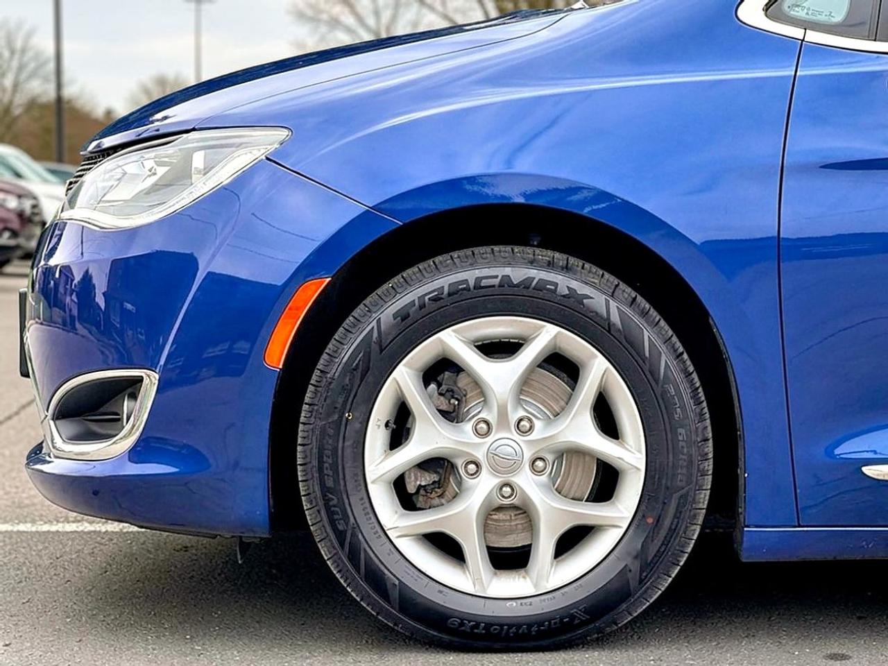 2020 Chrysler Pacifica Limited Photo3