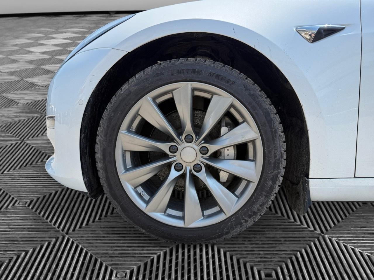 2019 Tesla Model 3 Long Range AWD Photo