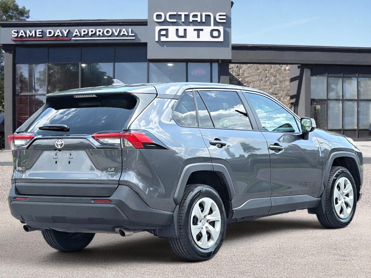 2022 Toyota RAV4 LE AWD Photo4