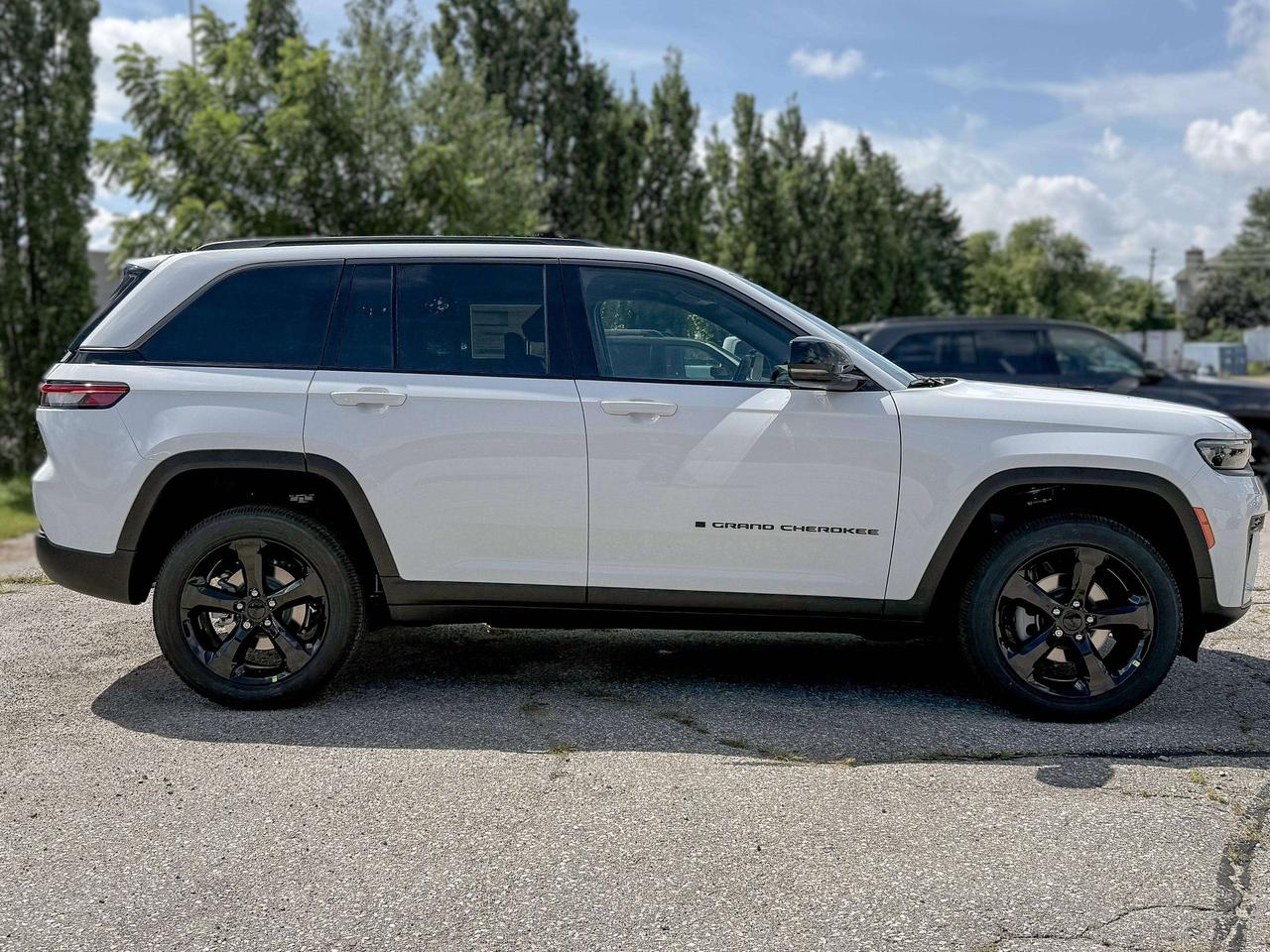 2026 Jeep Grand Cherokee ALTITUDE 4X4 Photo