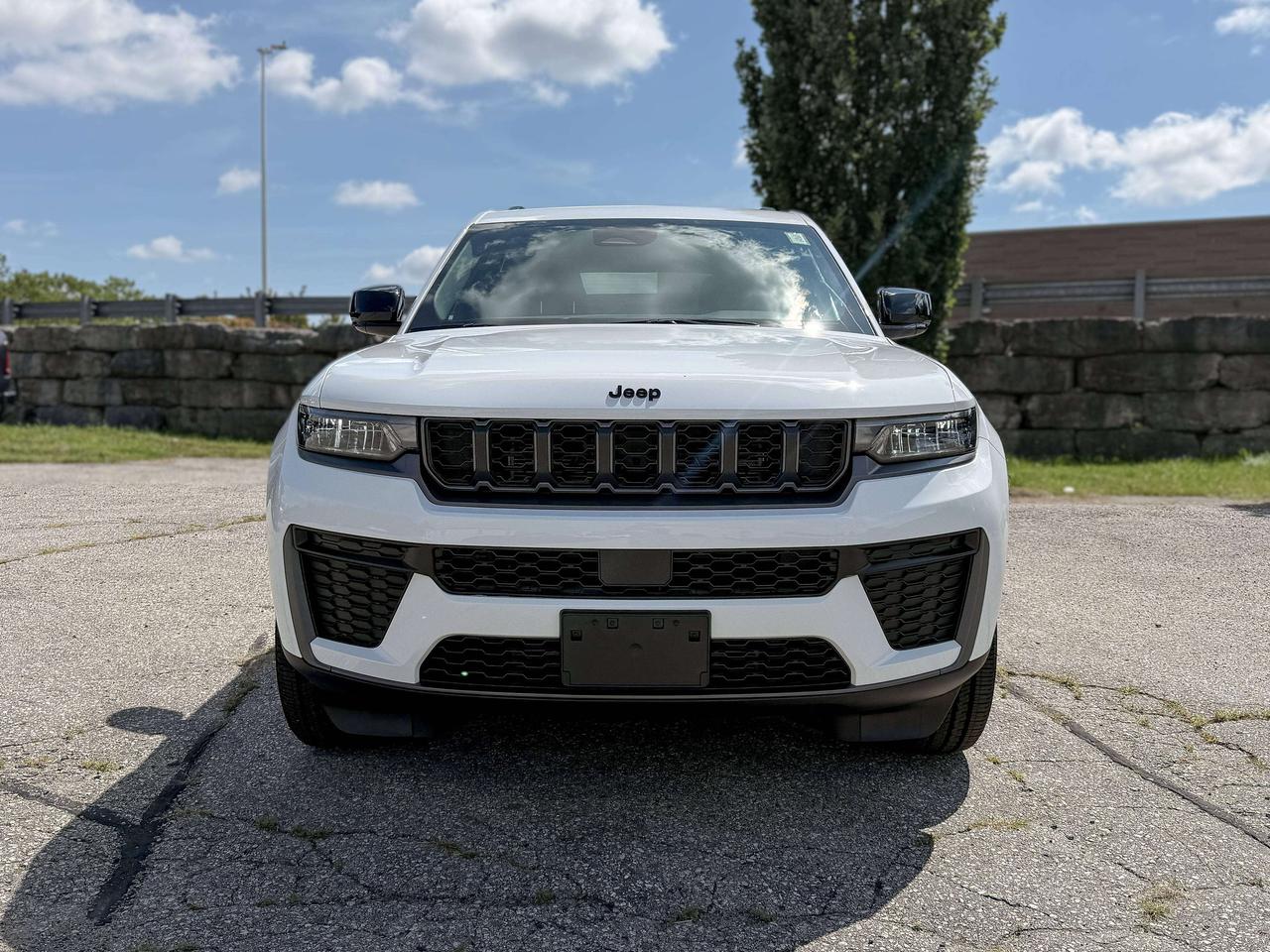 2026 Jeep Grand Cherokee ALTITUDE 4X4 Photo1