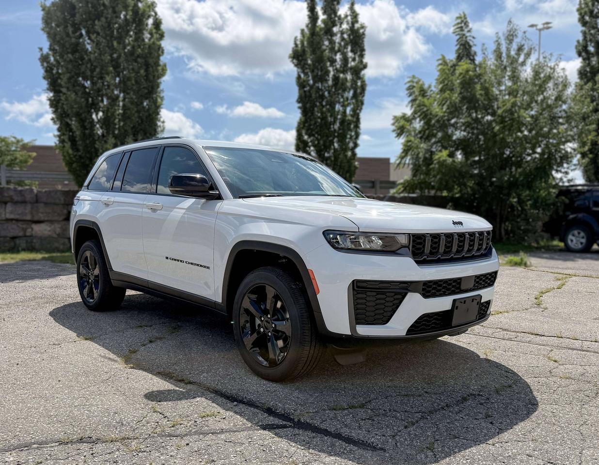 2026 Jeep Grand Cherokee ALTITUDE 4X4 Photo