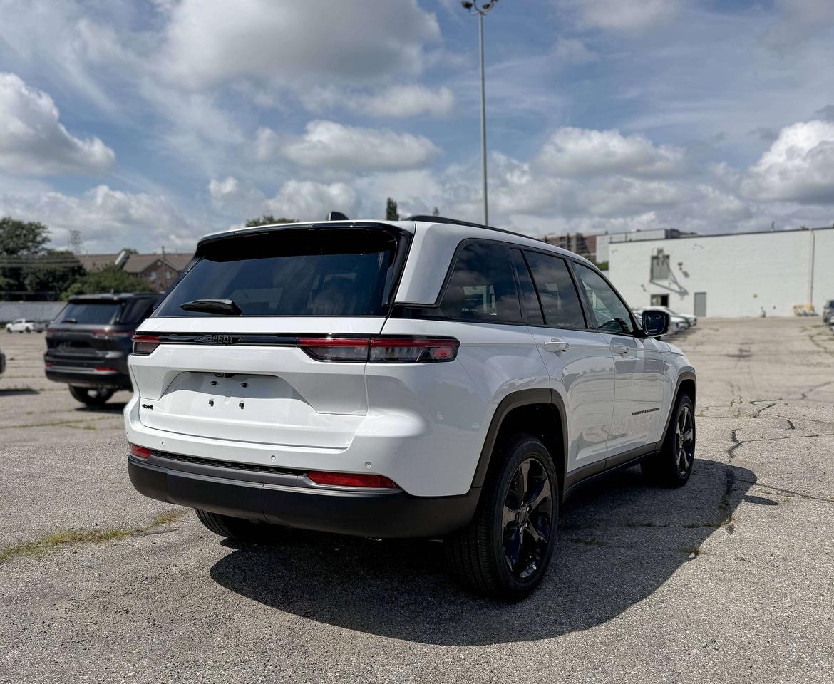 2026 Jeep Grand Cherokee ALTITUDE 4X4 Photo