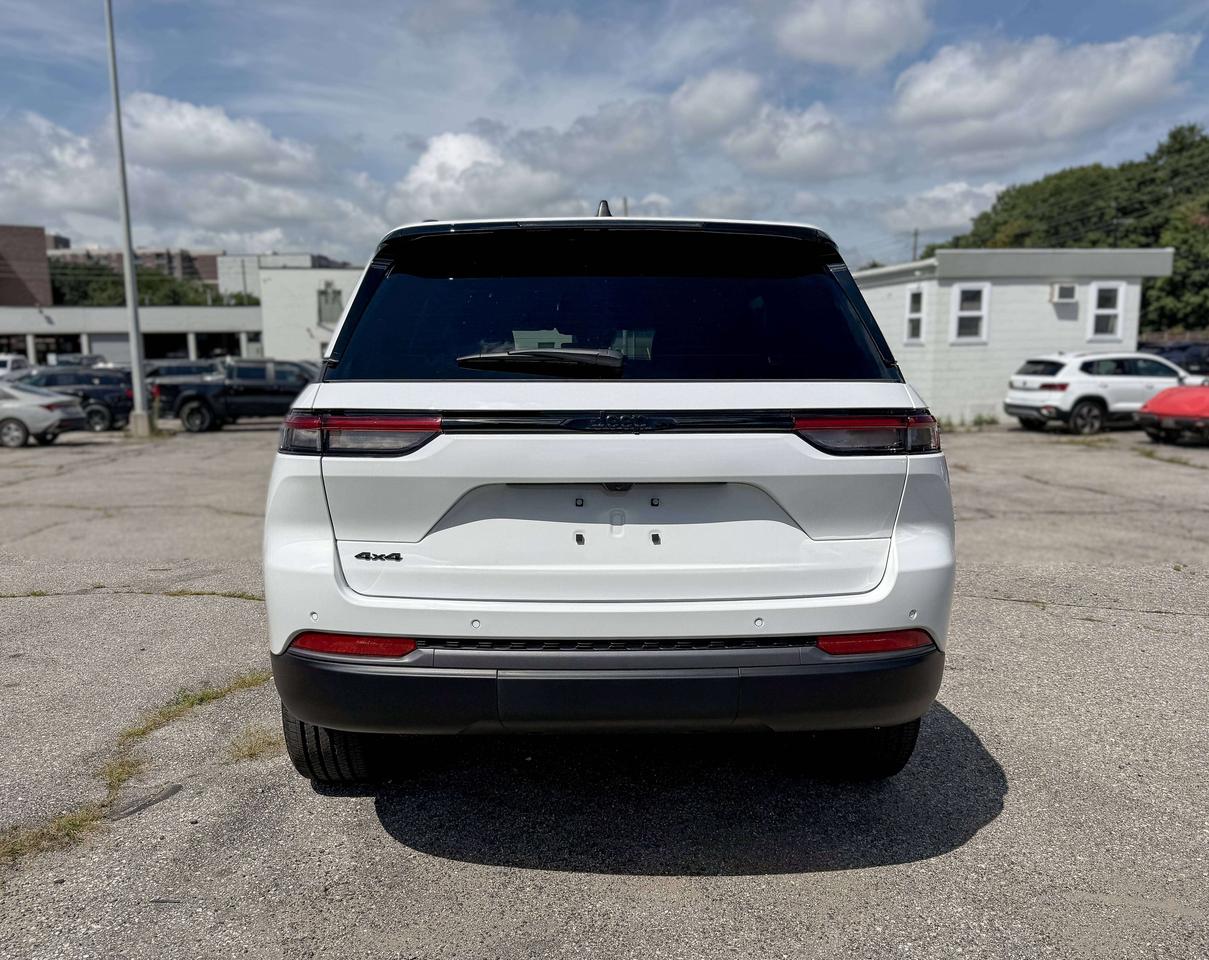 2026 Jeep Grand Cherokee ALTITUDE 4X4 Photo