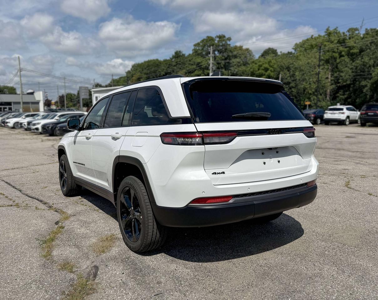2026 Jeep Grand Cherokee ALTITUDE 4X4 Photo