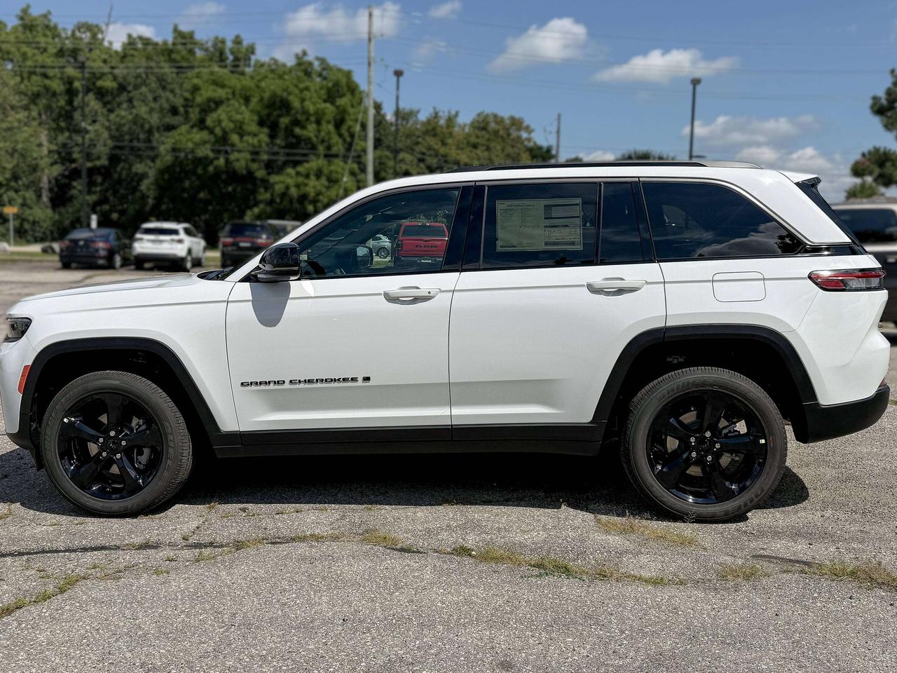 2026 Jeep Grand Cherokee ALTITUDE 4X4 Photo
