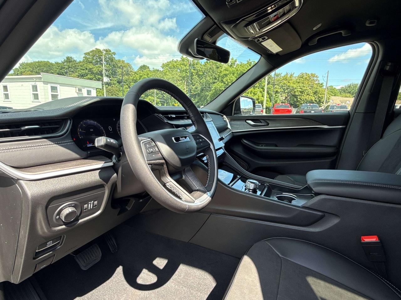 2026 Jeep Grand Cherokee ALTITUDE 4X4 Photo