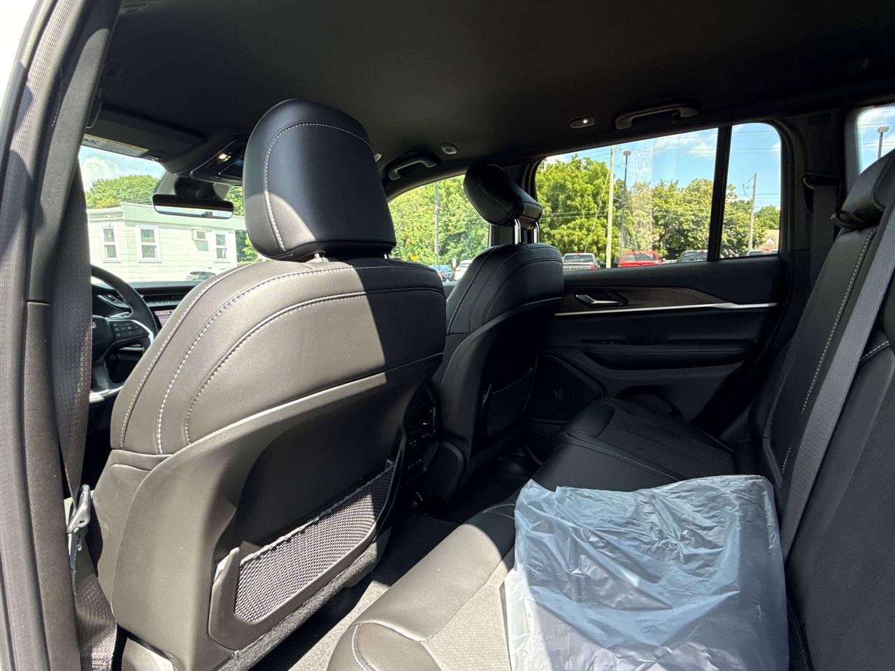 2026 Jeep Grand Cherokee ALTITUDE 4X4 Photo