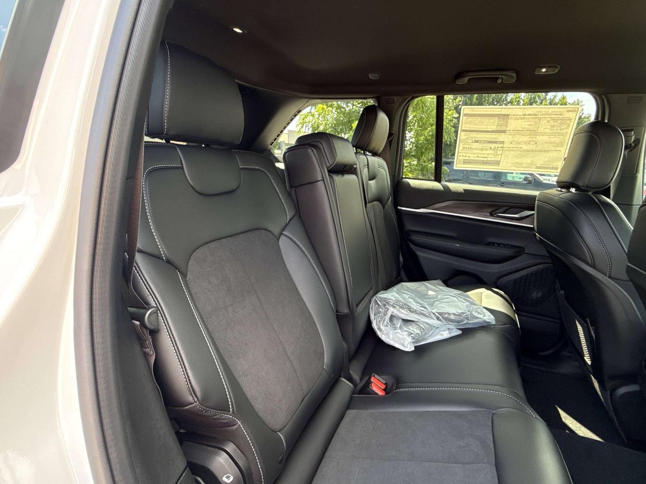 2026 Jeep Grand Cherokee ALTITUDE 4X4 Photo