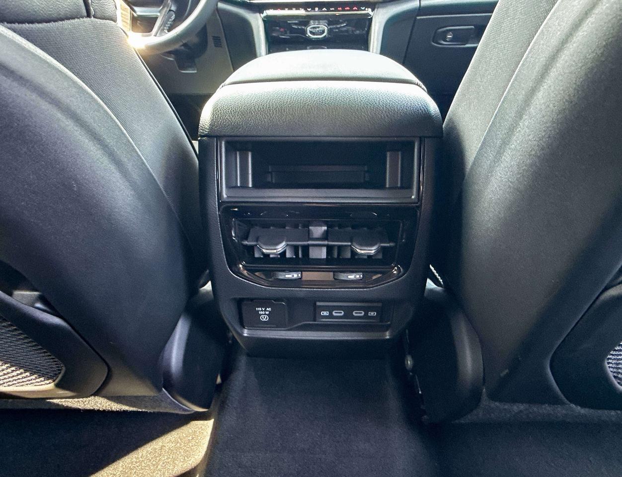 2026 Jeep Grand Cherokee ALTITUDE 4X4 Photo