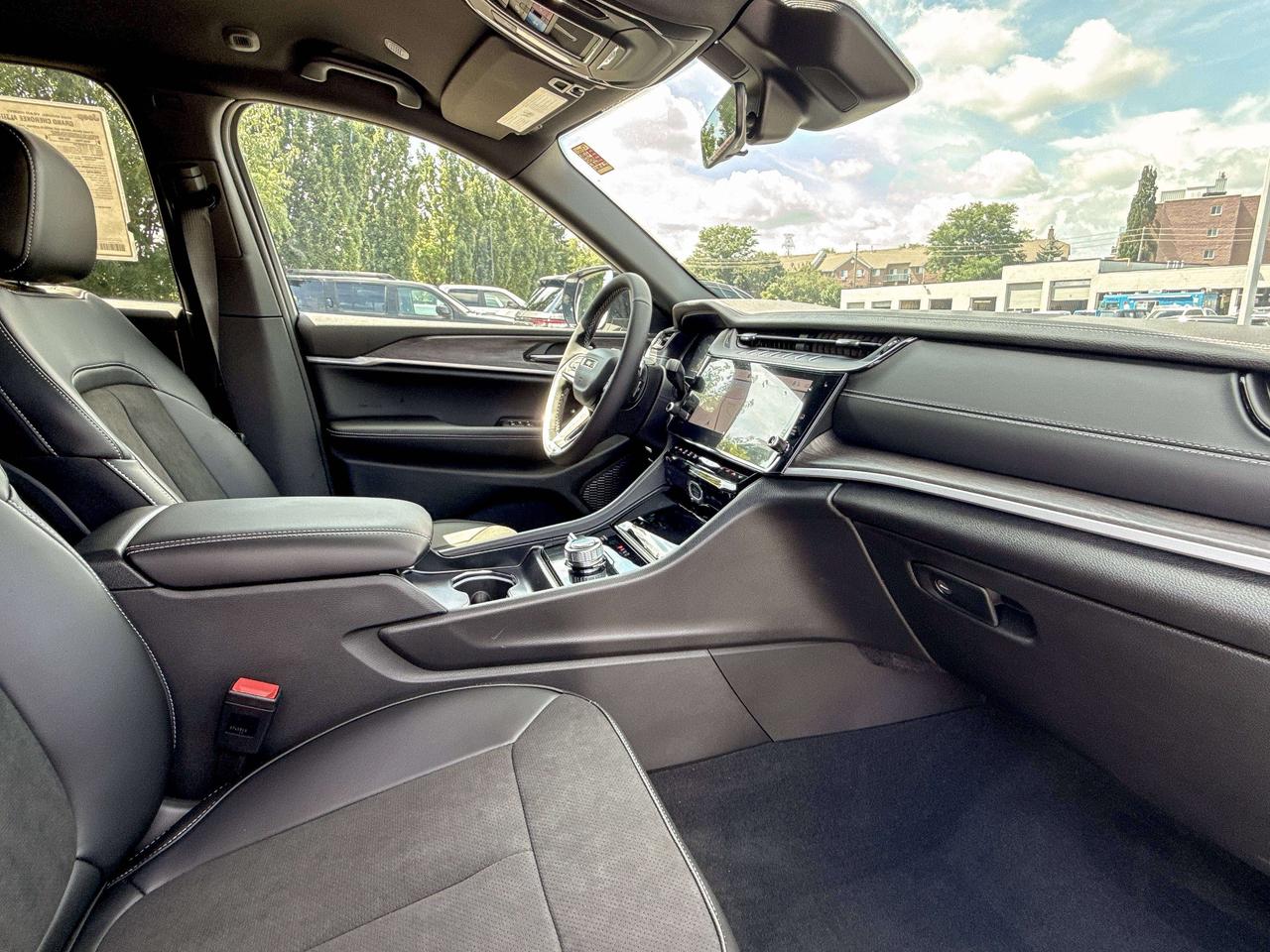2026 Jeep Grand Cherokee ALTITUDE 4X4 Photo