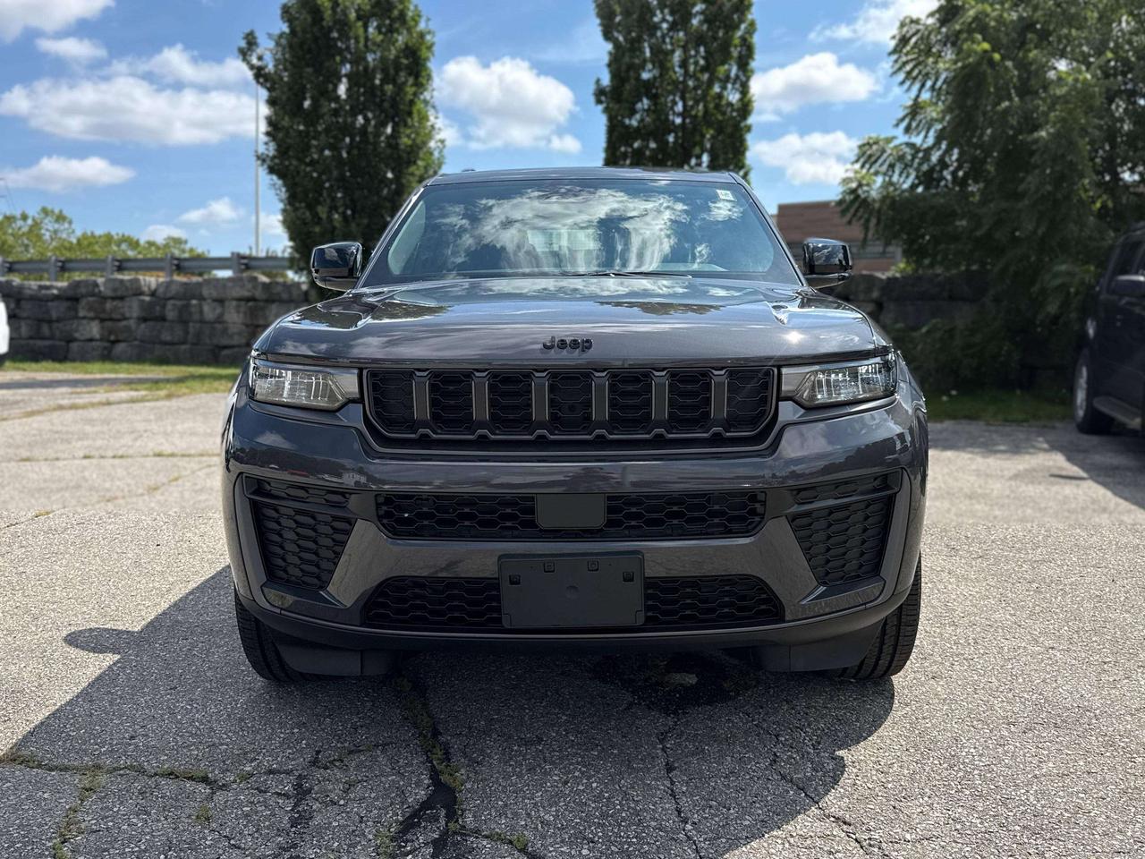 2026 Jeep Grand Cherokee ALTITUDE 4X4 Photo1