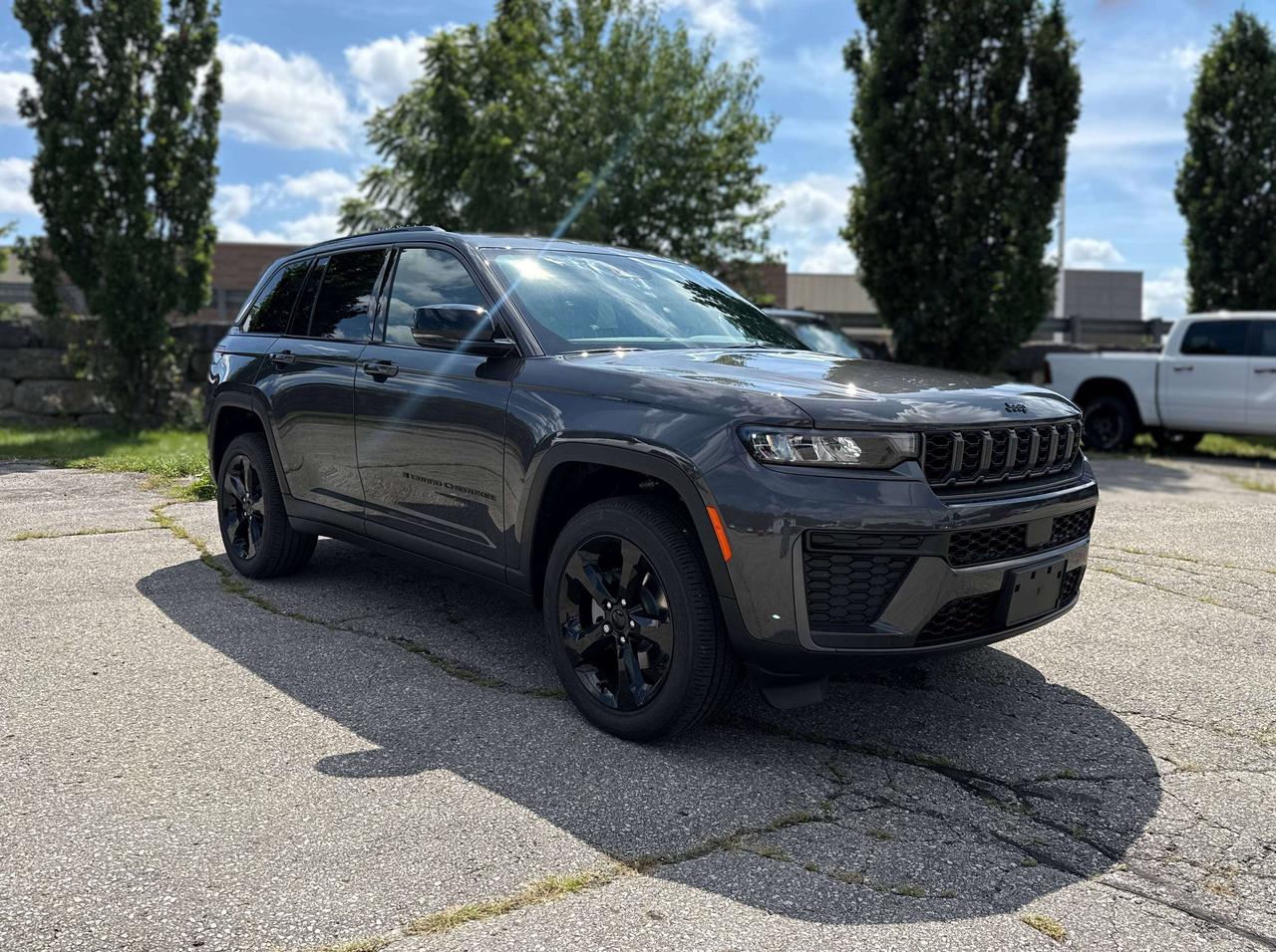 2026 Jeep Grand Cherokee ALTITUDE 4X4 Photo