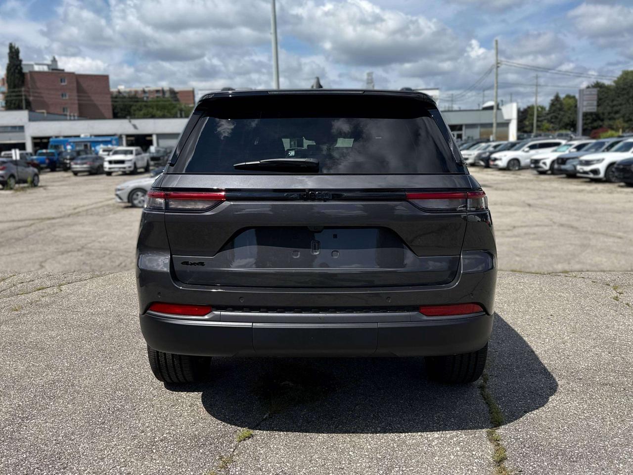 2026 Jeep Grand Cherokee ALTITUDE 4X4 Photo