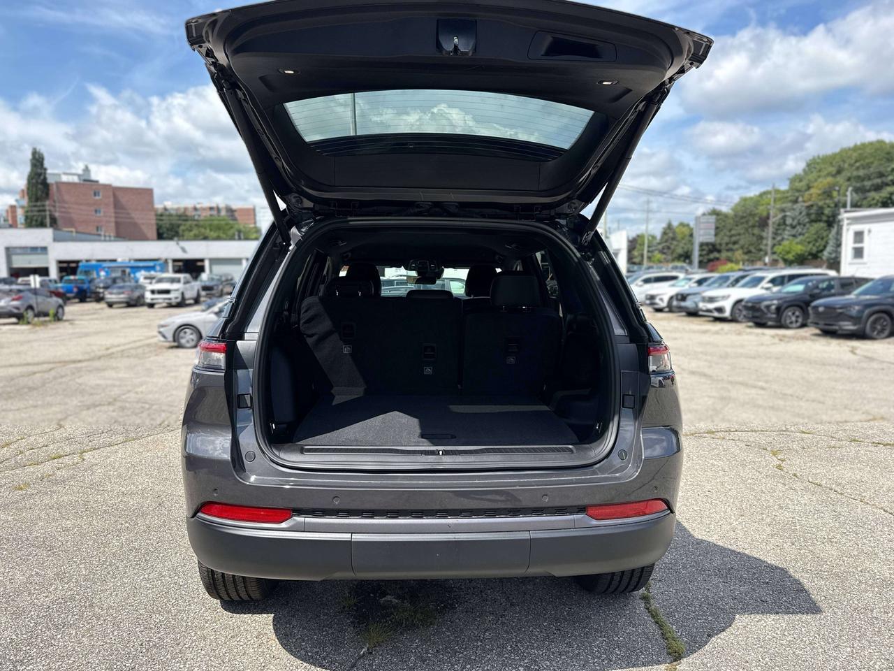 2026 Jeep Grand Cherokee ALTITUDE 4X4 Photo