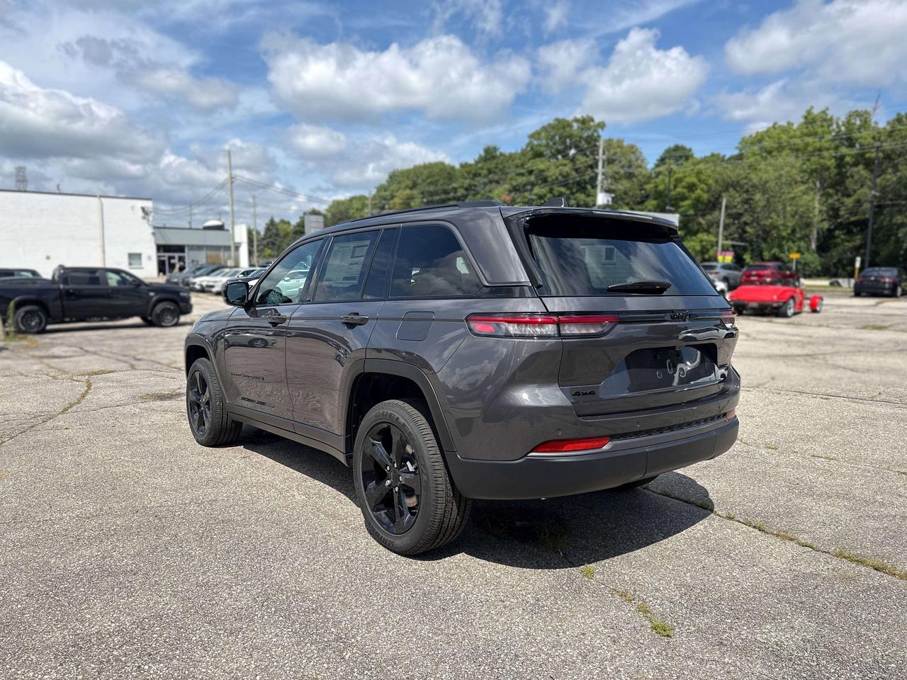 2026 Jeep Grand Cherokee ALTITUDE 4X4 Photo