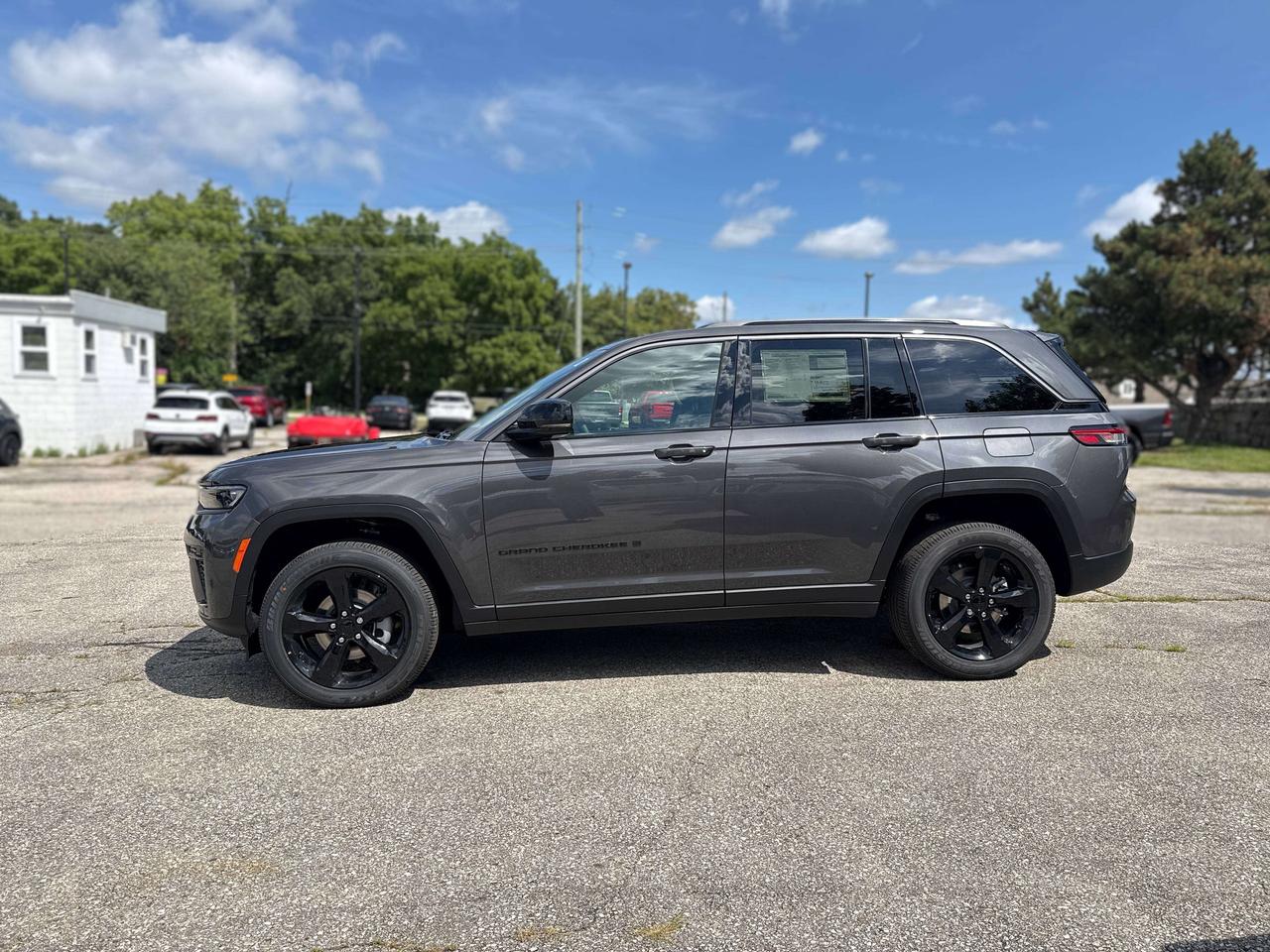 2026 Jeep Grand Cherokee ALTITUDE 4X4 Photo