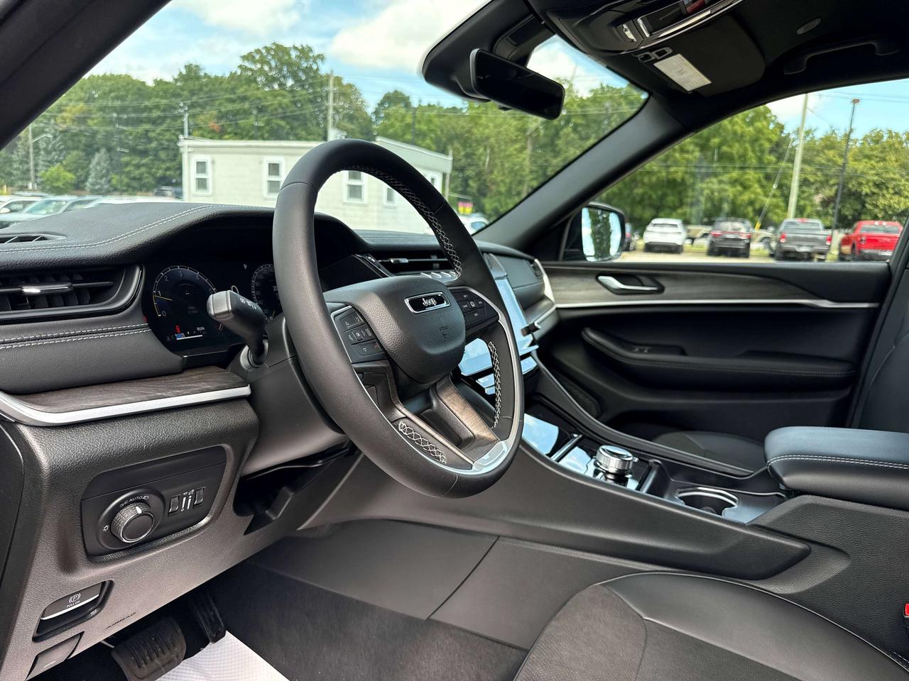 2026 Jeep Grand Cherokee ALTITUDE 4X4 Photo