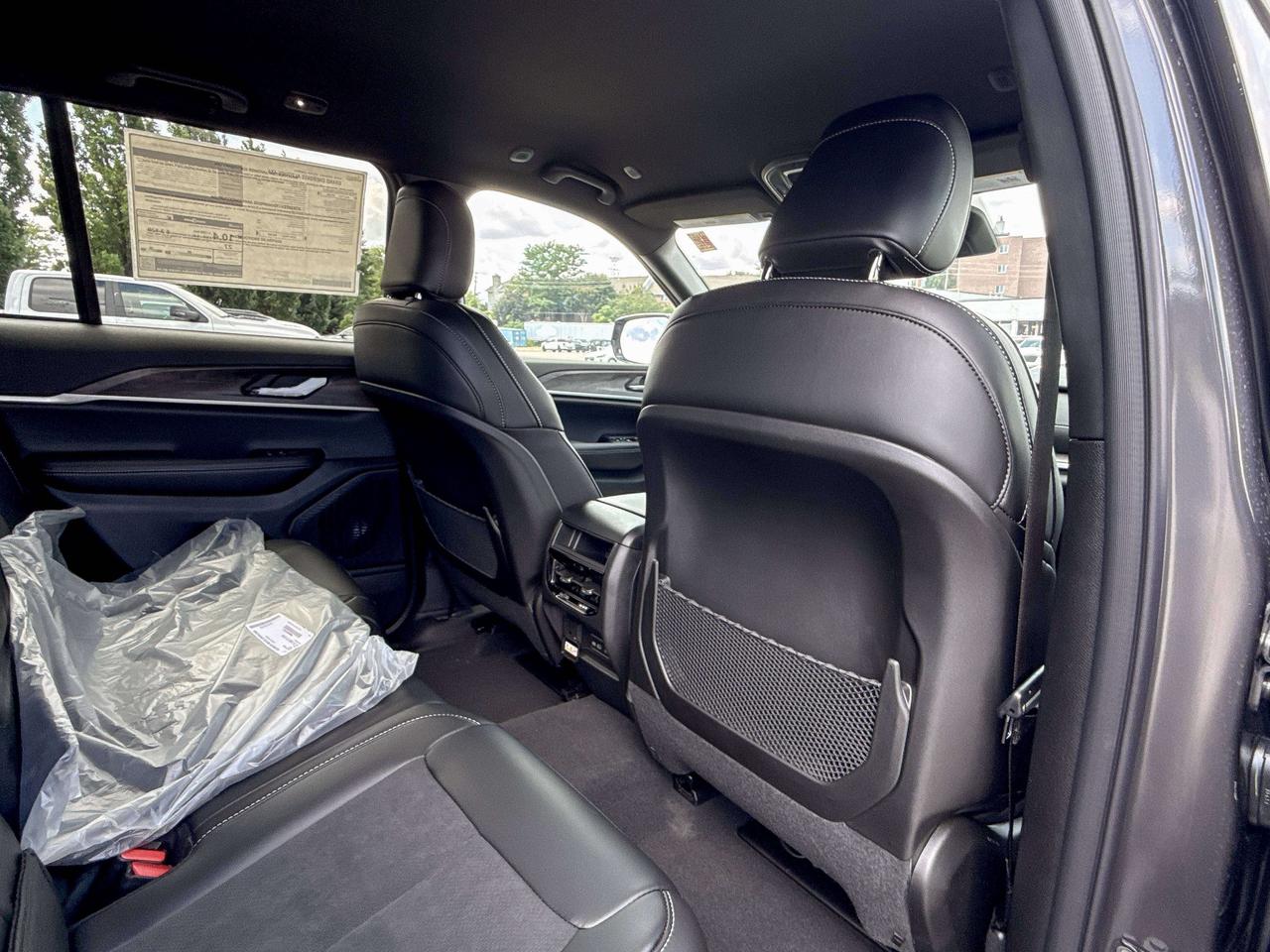 2026 Jeep Grand Cherokee ALTITUDE 4X4 Photo