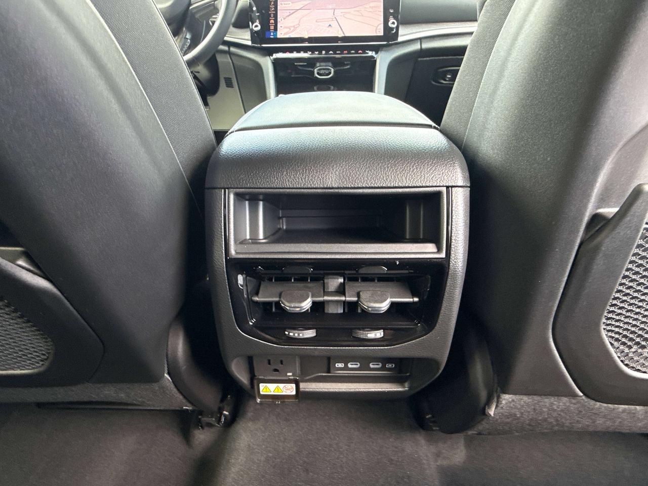 2026 Jeep Grand Cherokee ALTITUDE 4X4 Photo