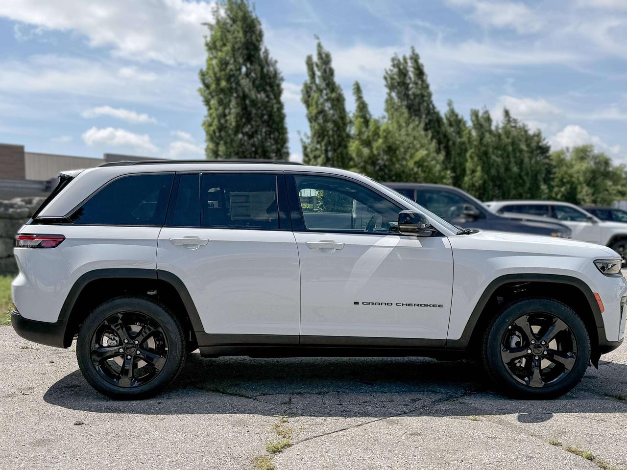 2026 Jeep Grand Cherokee LIMITED 4X4 Photo3