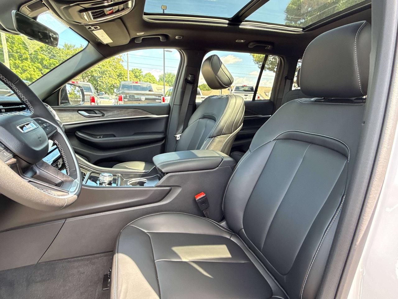 2026 Jeep Grand Cherokee LIMITED 4X4 Photo