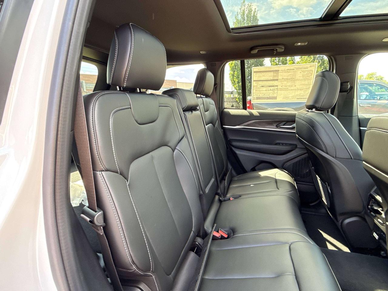2026 Jeep Grand Cherokee LIMITED 4X4 Photo