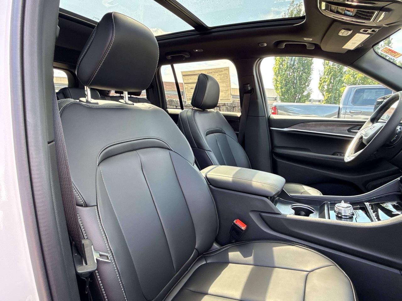 2026 Jeep Grand Cherokee LIMITED 4X4 Photo