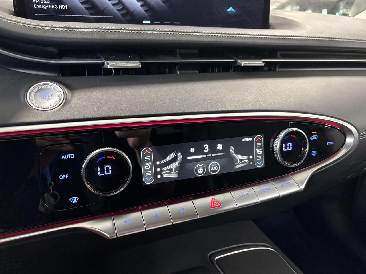 2025 Genesis GV70 2.5T Advanced|AWD|NAV|AMBIENT|LEATHER|PANO|TERRAIN Photo