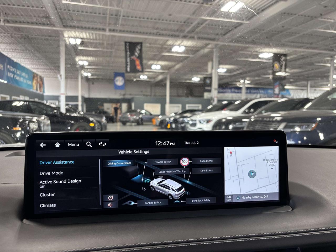 2025 Genesis GV70 2.5T Advanced|AWD|NAV|AMBIENT|LEATHER|PANO|TERRAIN Photo