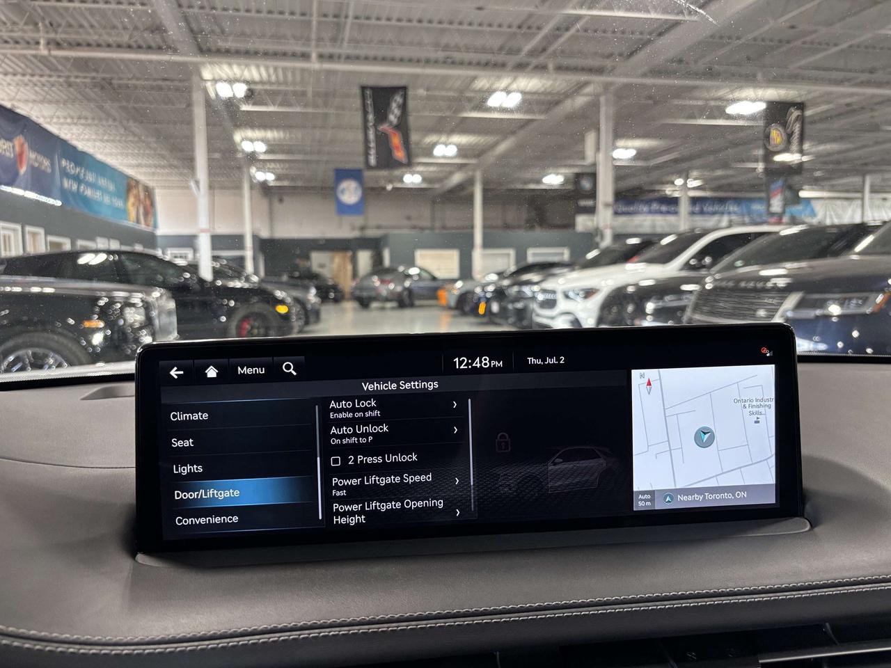 2025 Genesis GV70 2.5T Advanced|AWD|NAV|AMBIENT|LEATHER|PANO|TERRAIN Photo