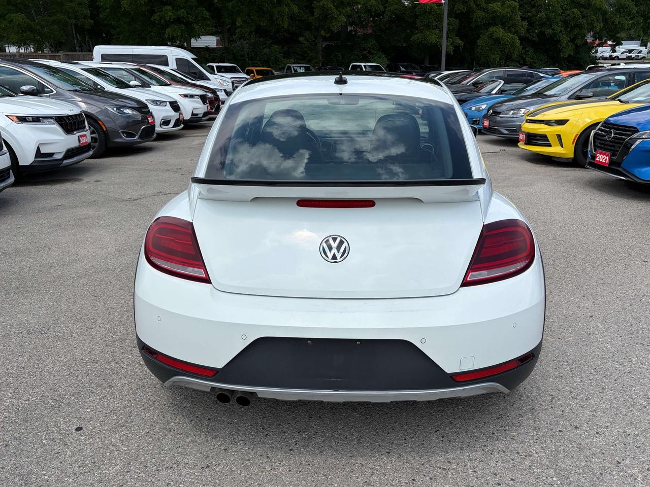 2017 Volkswagen Beetle DUNE, AUTO, CLEAN CARFAX, HEATED SEATS, SUNROOF! Photo
