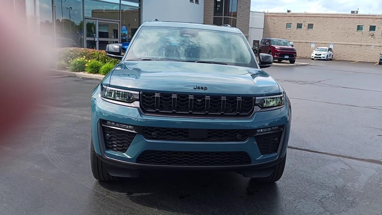 2026 Jeep Grand Cherokee L Limited 4x4 Photo