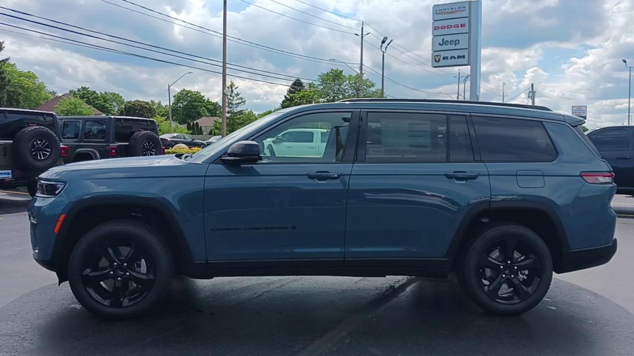 2026 Jeep Grand Cherokee L Limited 4x4 Photo4
