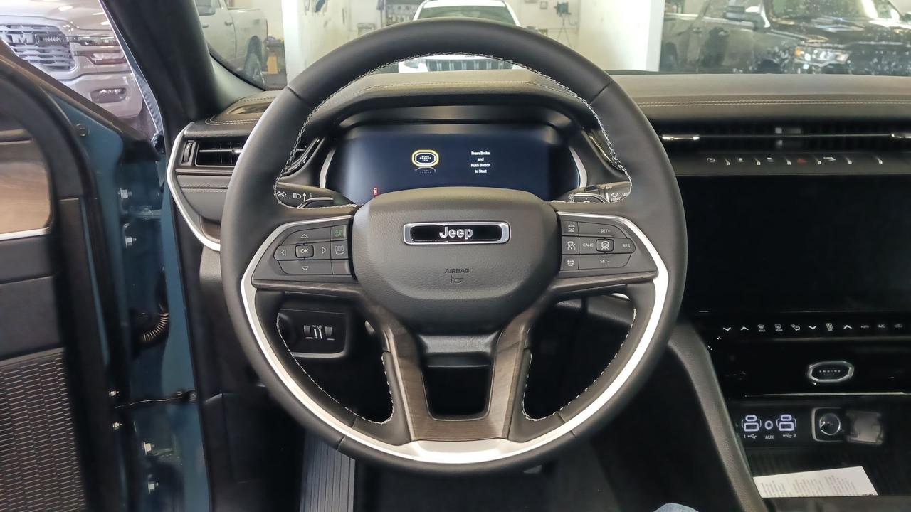 2026 Jeep Grand Cherokee L Limited 4x4 Photo