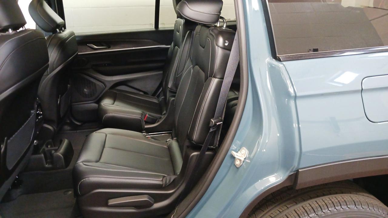 2026 Jeep Grand Cherokee L Limited 4x4 Photo