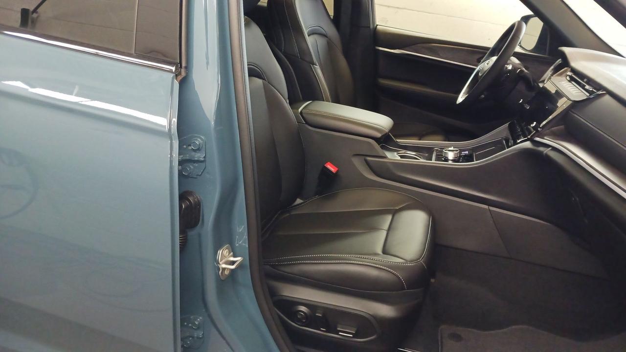 2026 Jeep Grand Cherokee L Limited 4x4 Photo