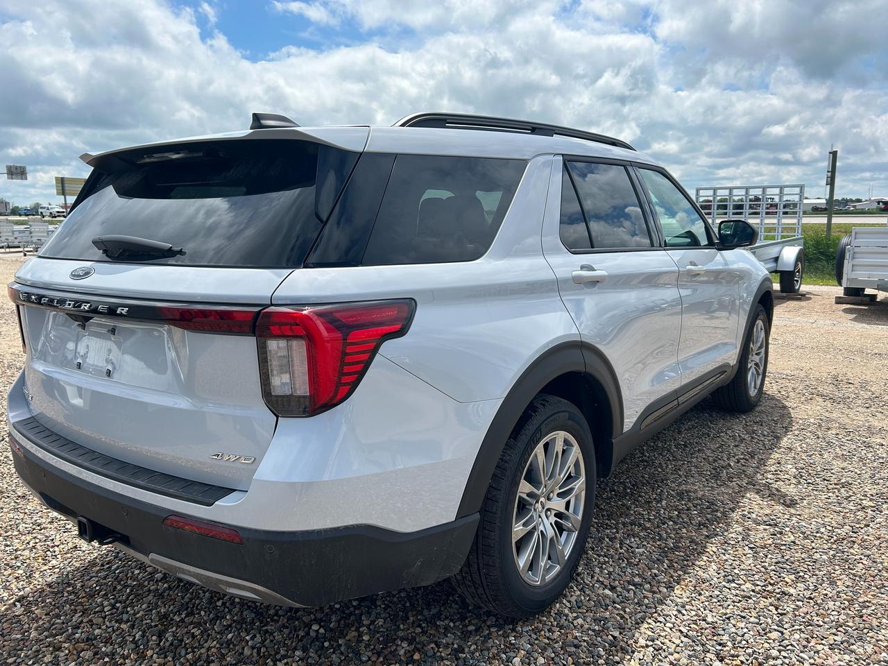 2026 Ford Explorer ACTIVE W/200A PKG 4WD 200A Photo3