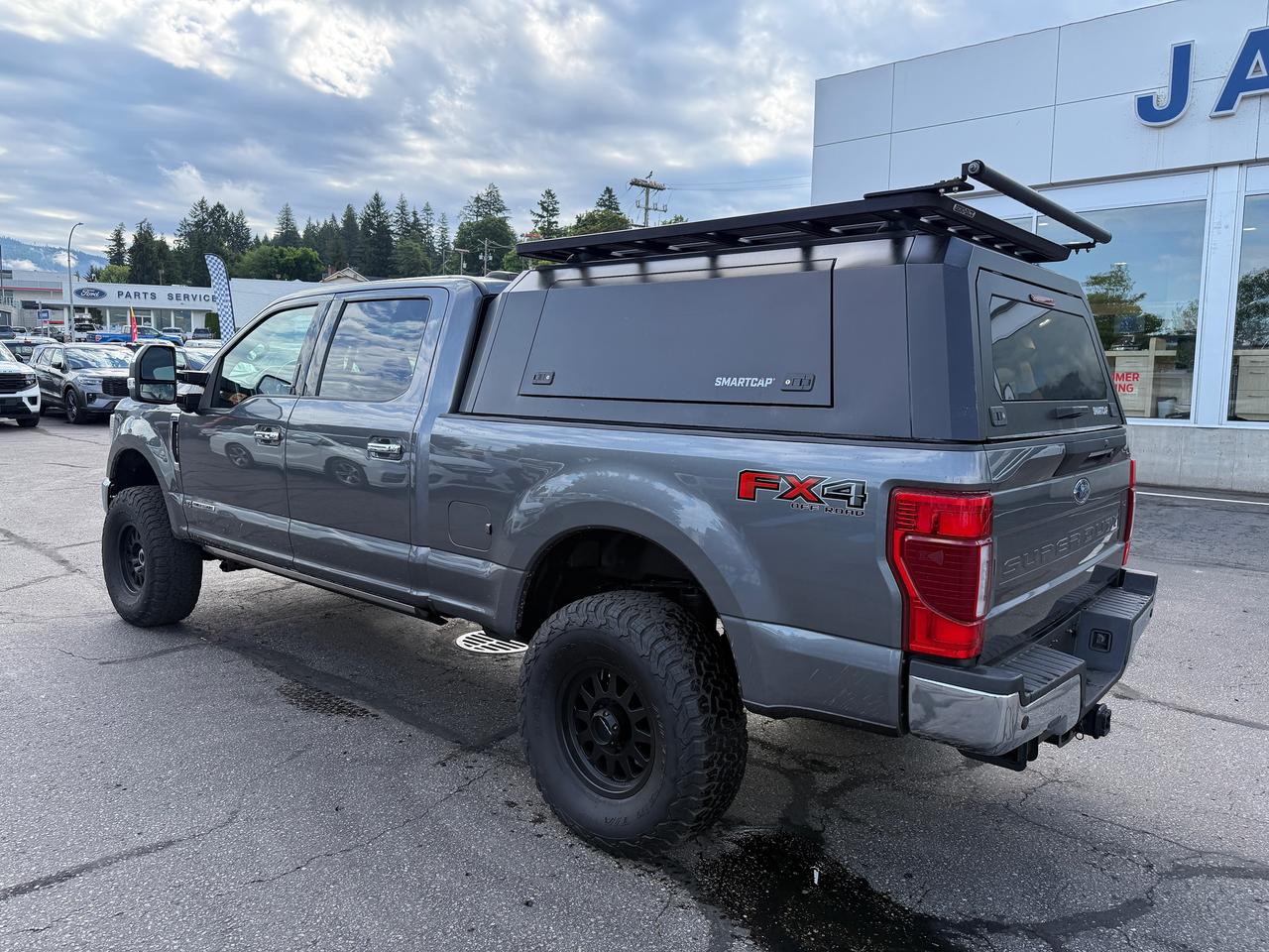 2022 Ford F-350 Super Duty SRW Lariat Photo2