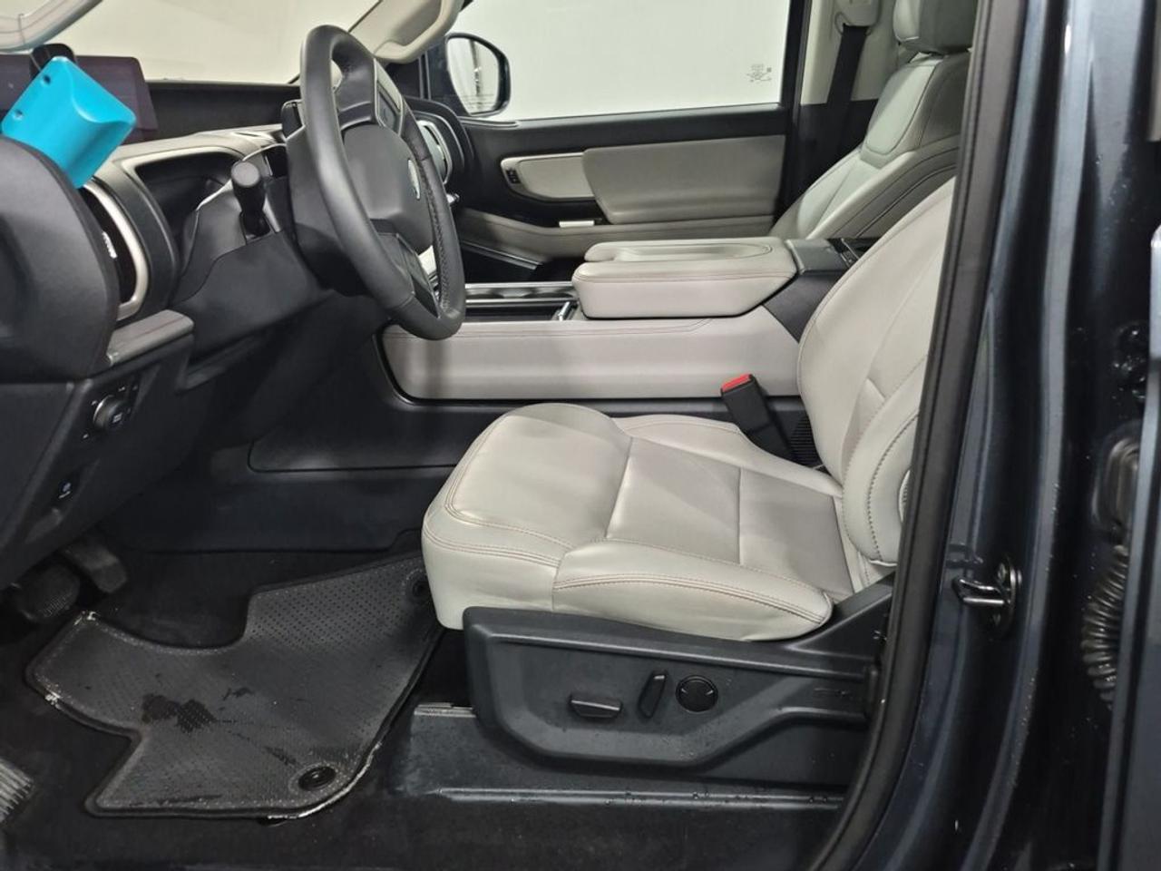 2025 Ford Expedition Active Photo4