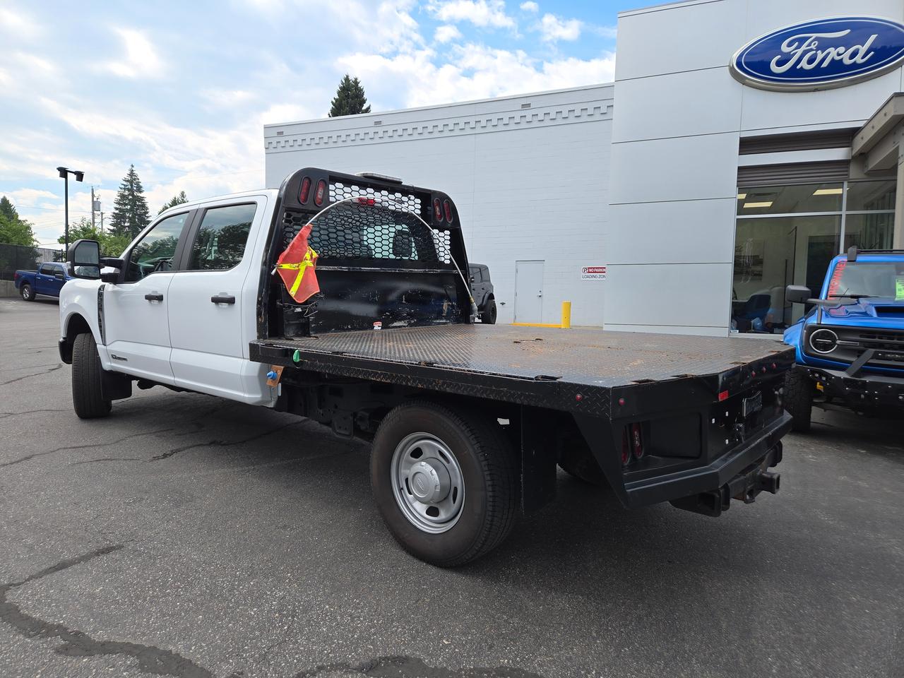 2024 Ford F-350 Super Duty SRW XL Photo2